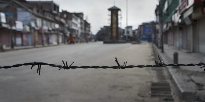 कश्मीर घूमने फिर से जा सकेंगे पर्यटक, राज्यपाल ने 370 के बाद लागू ट्रैवल एडवाइजरी हटाई