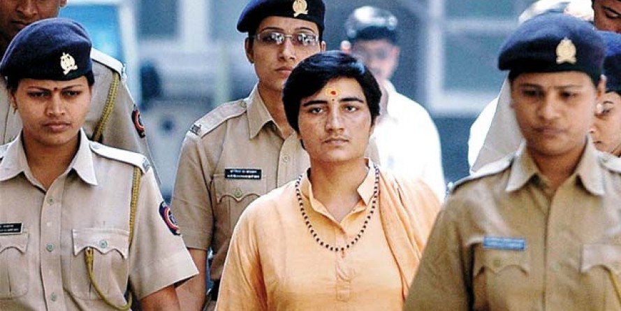 साध्वी प्रज्ञा ठाकुर ने थामा बीजेपी का दामन, भोपाल से दिग्विजय सिंह के खिलाफ लड़ेंगी चुनाव