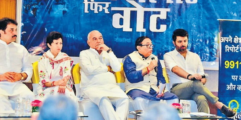 चार बड़े नेता एक साथ मंच पर आए, तंवर बोले : मुझे सूचना नहीं दी गई