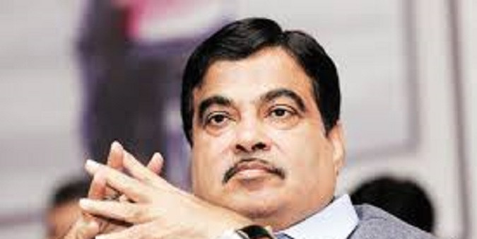 केंद्रीय मंत्री नितिन गडकरी ने ठेकेदारों को फिर दी चेतावनी- बुलडोजर के नीचे डाल दूंगा