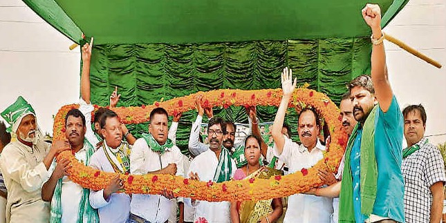 आदिवासी-मूलवासी एकजुट रह कर ही अपनी जमीन बचा सकते हैं : हेमंत