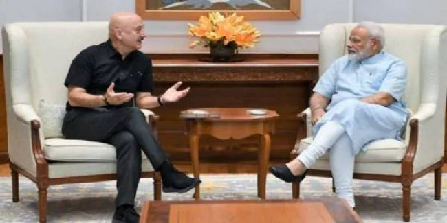 घाटी की हलचल पर अनुपम खेर का ट्वीट, 'कश्मीर समाधान' शुरू हो गया है