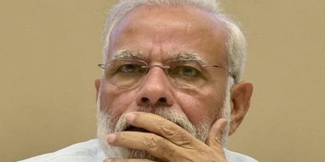 नागरिकता बिल : गुवाहाटी में पीएम को दिखाए गए काले झंडे, अब पुतला जलाने की धमकी