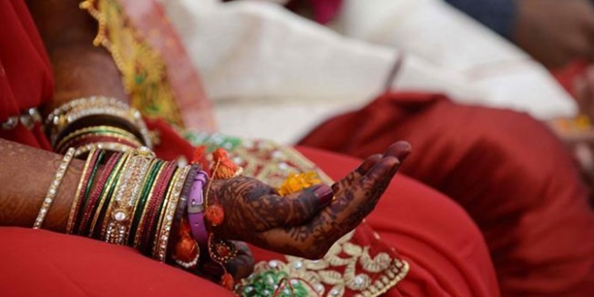 Miffed over inter-caste relation, angry mob tonsures couple, parades them; police complaint filed against 21 accused