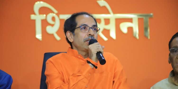 फडणवीस राष्ट्रपति शासन लगने पर 'मगरमच्छ के आँसू' बहा रहे हैं: शिवसेना