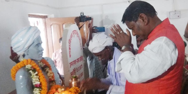 भगवान बिरसा मुंडा ने बताया था कि प्रकृति के साथ कैसे जिया जाता है : अर्जुन मुंडा