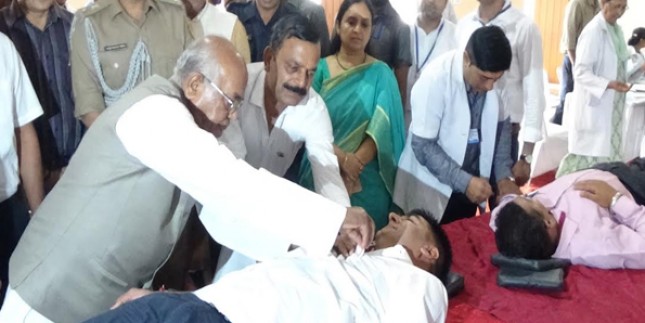 स्वच्छता अभियान और बेटी बचाओ-बेटी पढ़ाओ जैसे कार्यक्रम में सहयोग करें: राज्यपाल