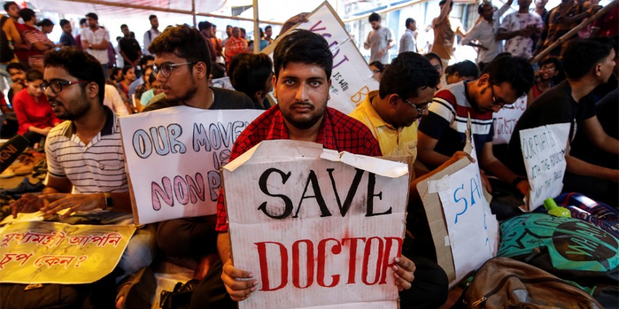 एम्स समेत दिल्ली के 18 अस्पतालों में आज भी हड़ताल, 10 हजार से ज्यादा डॉक्टर होंगे शामिल