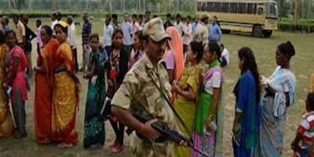 बंगाल में छिटपुट हिंसा के बीच एक बजे तक 51.90 फीसद मतदान