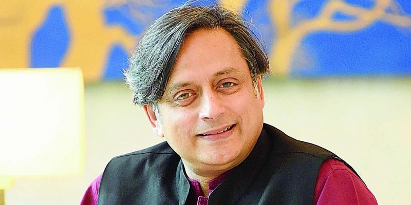 शशि थरूर बोले- गौरवशाली भारतीय रंग है भगवा