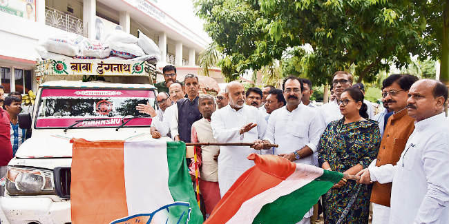 बाढ़ग्रस्त क्षेत्रों को कांग्रेस ने भेजे 20 हजार फूड पैकेट