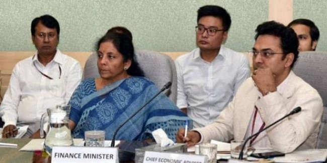 निर्मला सीतारमण की इस टीम की मदद से तैयार हुआ बजट, एक से एक धुरंधर