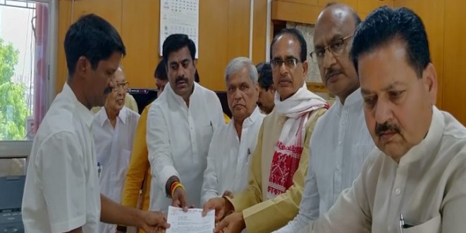 चुनाव आयोग पहुंचे शिवराज बोले- बंगाल में दीदी ने रोका था, यहां दादा रोकेंगे, ये नहीं सोचा था