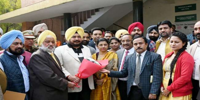 धर्मसोत ने क्यों कहा कि पंजाब में आर्थिक संकट के लिए केंद्र सरकार की नीतियां जिम्मेदार
