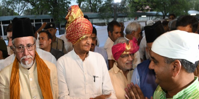 मुख्यमंत्री ने दी रोजा इफ्तार की दावत