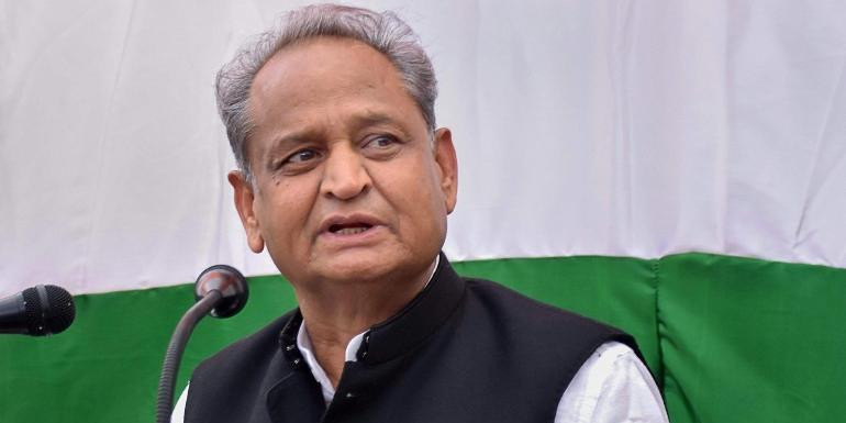 खराब मौसम के कारण सीएम का डूंगरपुर दौरा हुआ रद्द, दिल्ली गए गहलोत