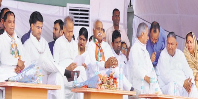 मुख्यमंत्री गहलोत ने कहा- इंदिरा ने पाक के टुकड़े किए, सेना पर राजनीति नहीं की