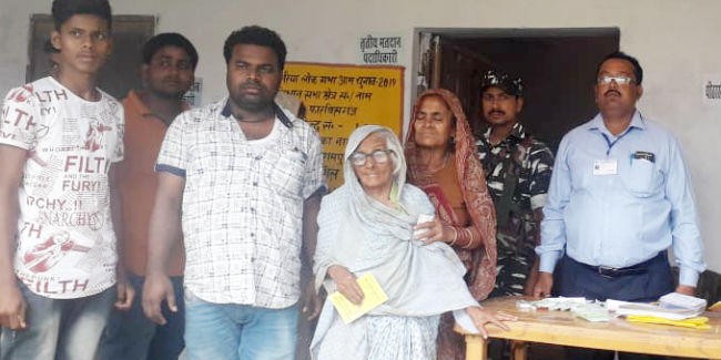दोपहर एक बजे तक 33.78% पड़े वोट, अररिया में 39 और मधेपुरा में 30 फीसदी मतदान