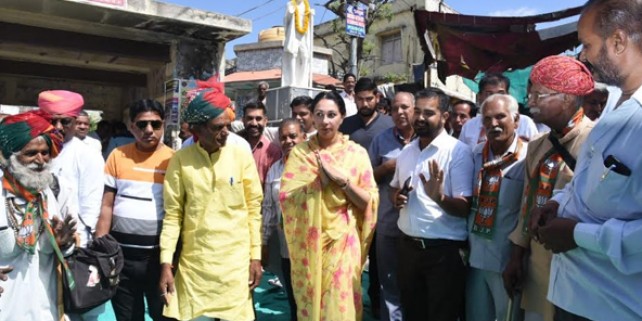 दिया कुमारी ने कहा- आप PM मोदी को मजबूत करें, मैं आपको मजबूत करूंगी, देखें तस्वीरें