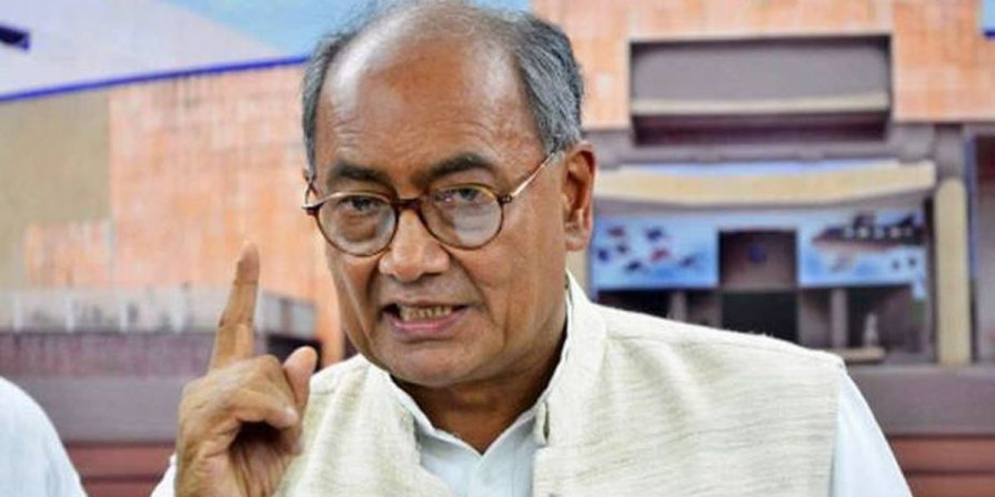 दिग्विजय सिंह ने उठाई साध्वी प्रज्ञा को पार्टी से निकालने की मांग