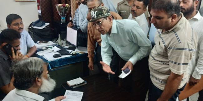 मंत्री विज ने सुनी लोगों की समस्याएं, समाधान के निर्देश