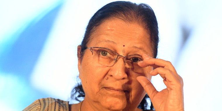 MP में राजनीतिक घमासान के बीच सुमित्रा महाजन ने की CM कमलनाथ से मुलाक़ात