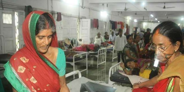 मानसून की पहली ही बारिश में NMCH में घुटना भर पानी, ICU में तैर रहीं मछलियां