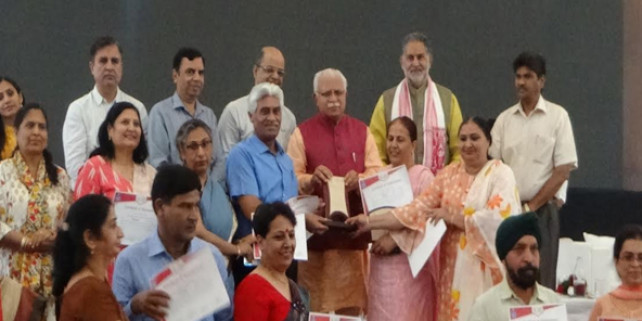 प्राईमेरी की कक्षाओं में अंग्रेजी सहित मुख्य विषयों को किया शामिल