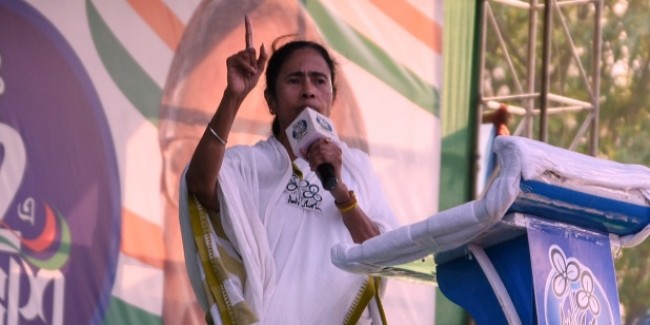 ‘जय श्री राम’ के नारे पर भड़कीं ममता बनर्जी, कहा- कौन है, चमड़ी उधेड़ दूंगी, चीर दूंगी