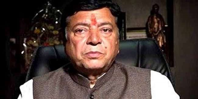 भाजपा सांसद का विवादास्पद बयान, कहा-चाय वाला बन गया पीएम और शराब पीने वाला सांसद