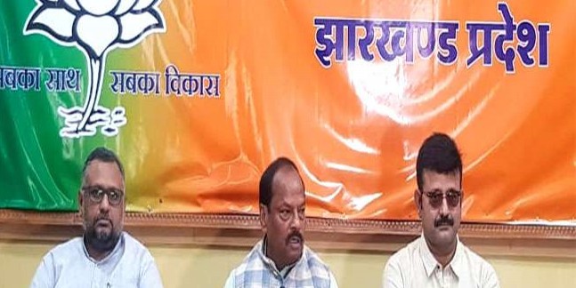 CM रघुवर दास ने कहा-13 सीटों पर जीत तय, एक पर कांटे की लड़ाई