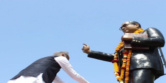CM गहलोत ने भीमराव अम्बेडकर की 128 वीं जयंती पर पुष्प अर्पित किए