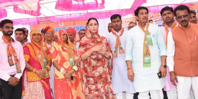 दिया कुमारी ने कहा- भारतीय राजनीति का डूबता जहाज है कांग्रेस, इसमें जो भी बैठेगा डूबेगा,