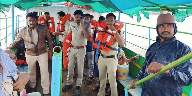 Godavari boat mishap: AP govt to give Rs 25k each to villagers who helped in rescue ops