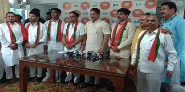 इनेलो को झटकों का दौर जारी, अब प्रवीण अत्रे और कुलभूषण गोयल BJP में शामिल