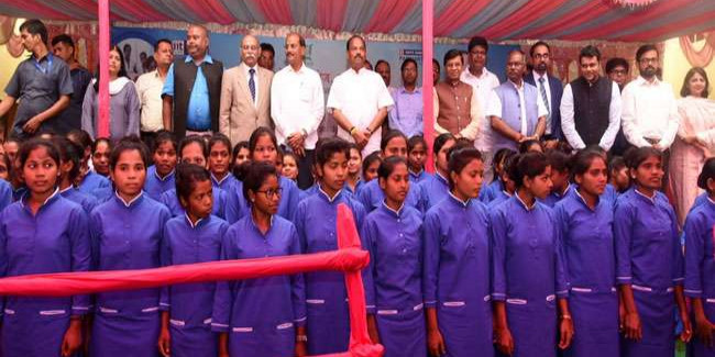 गुमला में सीएम रघुवर ने कौशल नर्सिंग कॉलेज का किया उद्घाटन, कहा- बेटियों को गुमला में ही मिलेगी ट्रेनिंग