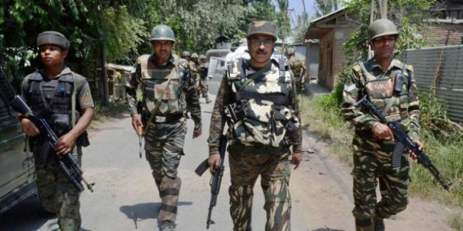 केन्द्र का जम्मू कश्मीर में अतिरिक्त 10,000 अर्धसैनिक बल तैनाती का आदेश, भड़की महबूबा