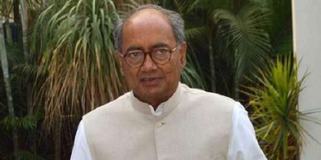 Digvijaya Singh ropes in 3,000 saints for campaigning