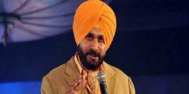 सिद्धू ने उठाए स्मृति ईरानी की डिग्री पर सवाल, ट्विटर पर लोगों ने घेरा