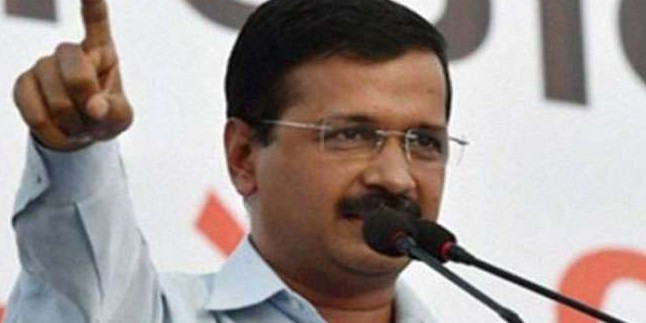करोल बाग की घटना को देखते हुए दिल्ली सरकार ने 4 साल पूरा होने पर कार्यक्रम रद किया