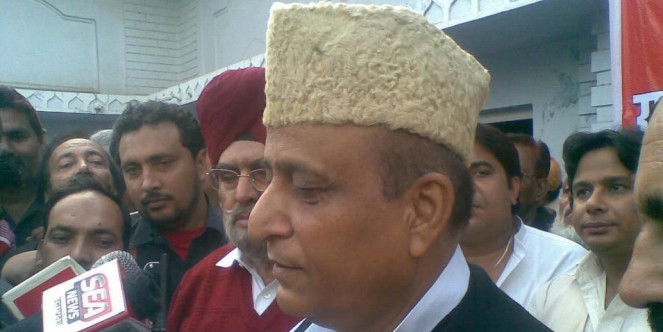 क्या भू-माफ़िया हैं आज़म?