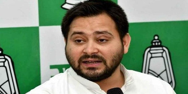 तेजस्वी का सवाल, नीतीश कुमार किस बात की मजदूरी मांग रहे हैं, बताएं