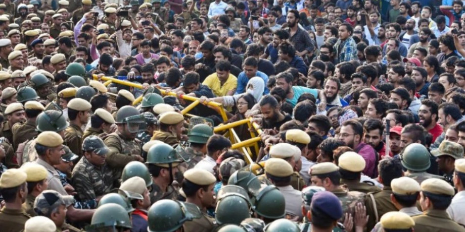 रंग लाया छात्रों का प्रदर्शन, JNU में फीस बढ़ाने का फैसला वापस