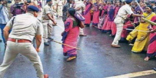 झारखंड में आंगनबाड़ी कार्यकर्ताओं पर पुलिस ने बरसाई लाठियां