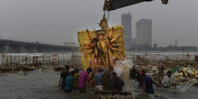 गंगा या अन्य सहायक नदियों में मूर्ति विसर्जन बैन, देना होगा 50,000 रुपये का जुर्माना