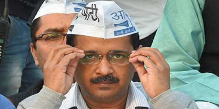 केजरीवाल के नाम पर ही लड़ेगी आप, कांग्रेस, बीजेपी ने घेरा