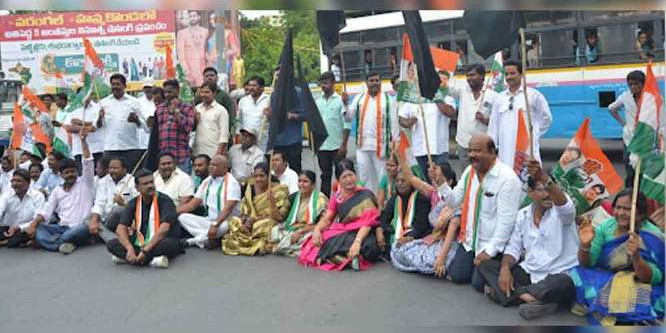 Silent protests staged by RTC workers in Warangal