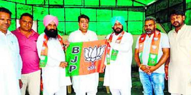 बसपा, हजपा के कई सदस्य भाजपा में शामिल