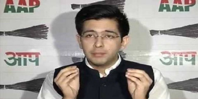 चुनाव आयोग के अधिकारी BJP वालों से मिले हुए हैं- AAP