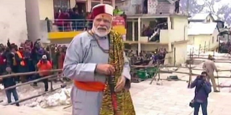 केदारपुरी के पुनर्निर्माण का जायज़ा लेते पीएम मोदी